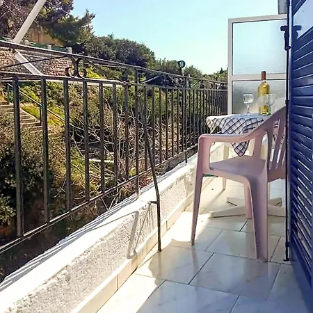 γαλάζια θέα 3 *